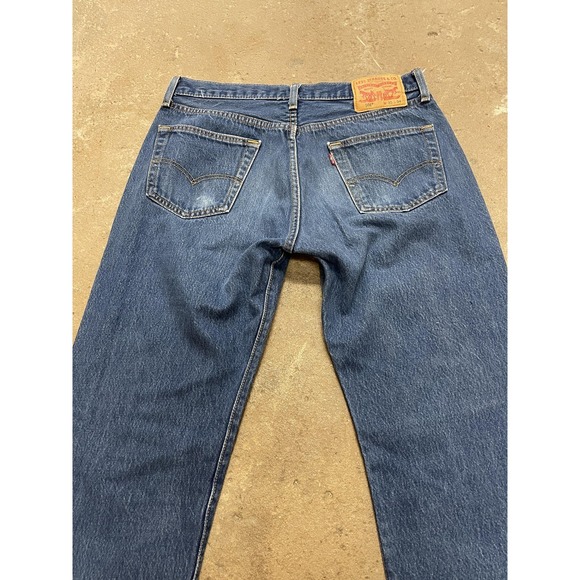 Levis 501 Jeans Mens 35x31 Medium Wash Blue Straight Leg Button Fly Distressed - Picture 12 of 16